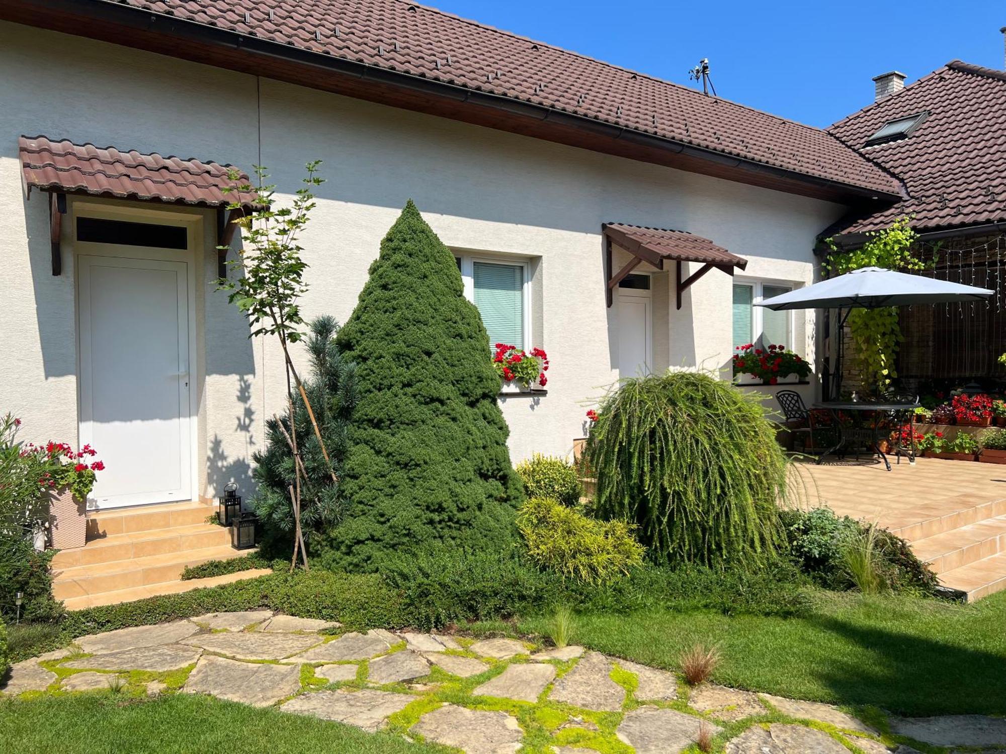 Privat Pekny Dvor Apartment Rajecke Teplice Bagian luar foto