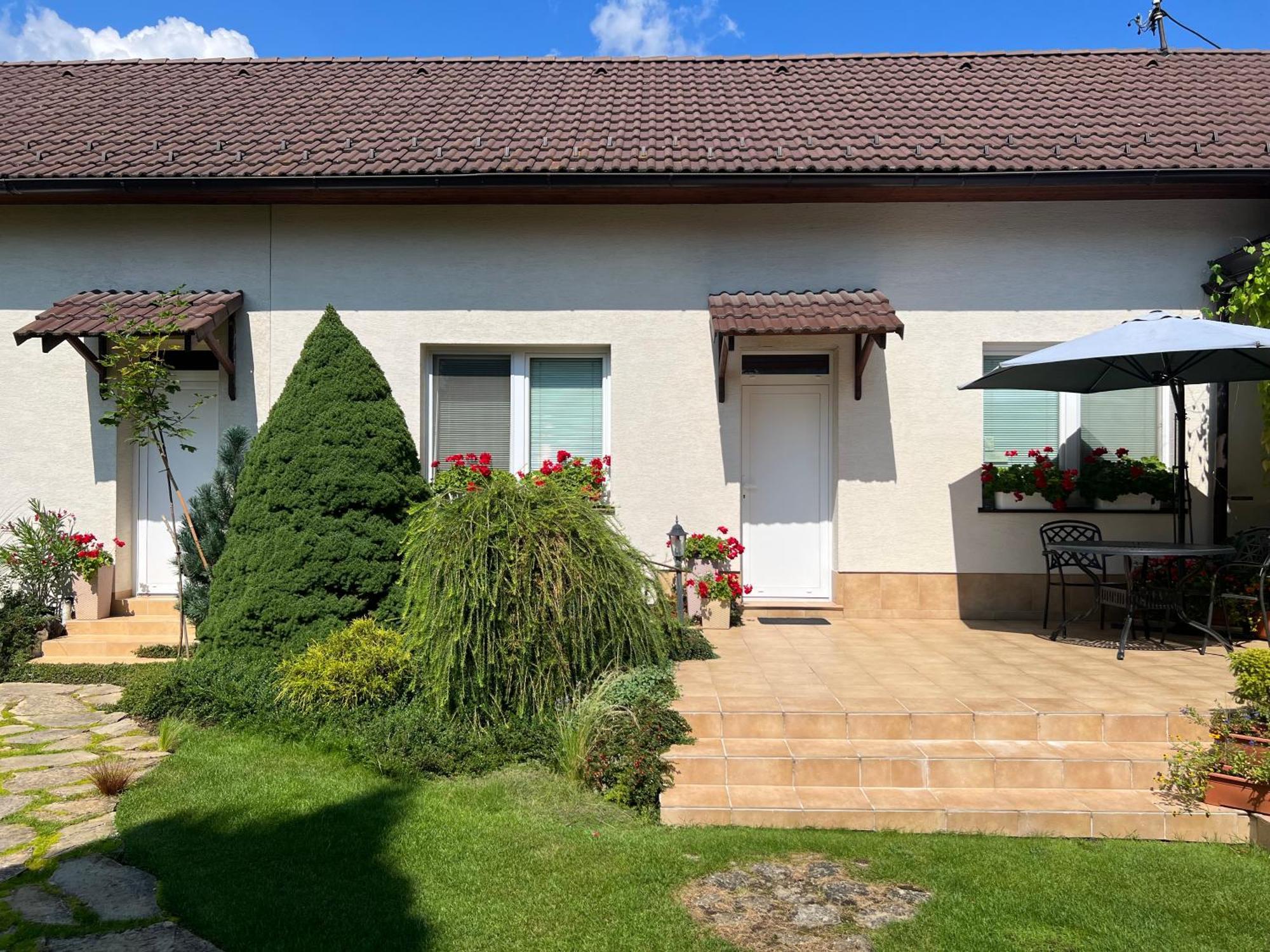 Privat Pekny Dvor Apartment Rajecke Teplice Bagian luar foto