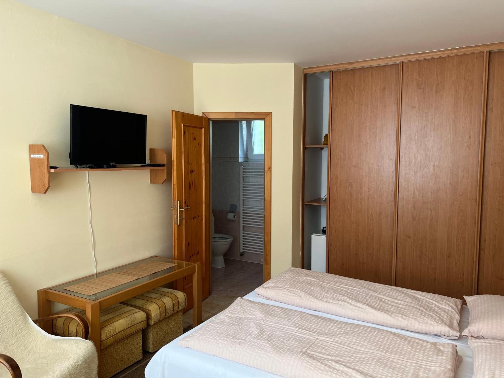 Privat Pekny Dvor Apartment Rajecke Teplice Bagian luar foto