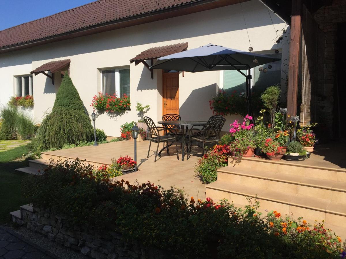 Privat Pekny Dvor Apartment Rajecke Teplice Bagian luar foto